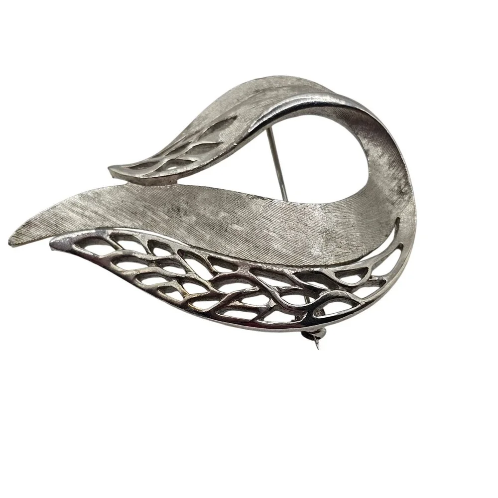 Abstract Ribbon Teardrop and Circle Brooch Silver Tone Openwork Sculptural 2pc